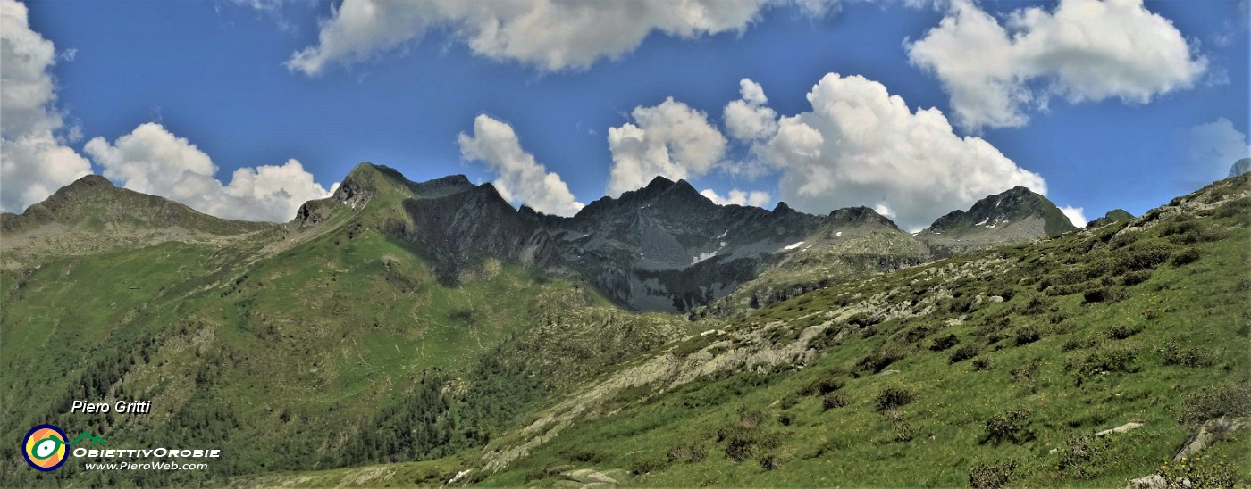 56 Sguardo indietro verso da dx cime Valegino-Cadelle-Vallocci.jpg